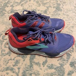 Brooks Cascadia tennis shoes
